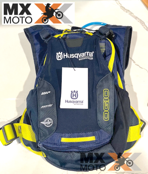 ( No Pix R$ 1599,00 ) Mochila de Hidratação Original Husqvarna Baja 2 Litros modelo 2024 ( azul e amarela ) - 3HS240036300