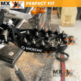 Pedaleira em Alumínio Cor Preta para KTM SXF / XCF 23 a 25 - EXC / EXCF 2024 - HUSQVARNA FX / TC / TX 23 a 25  - FE / TE 2024 - GAS GAS Todas 2T e 4T 250/300/350 2024